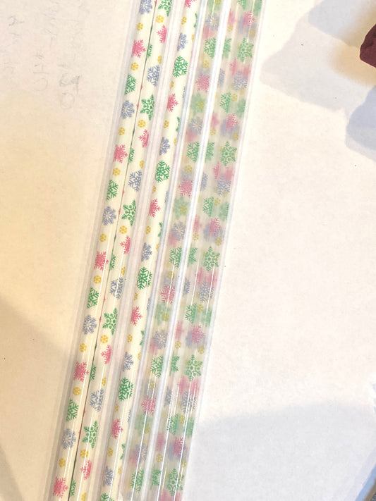 Pastel snowflakes straw 10 inch
